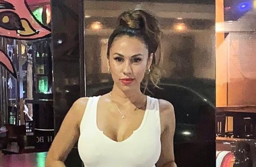 Barby Silenzi posó un conjunto de lencería “underboob”