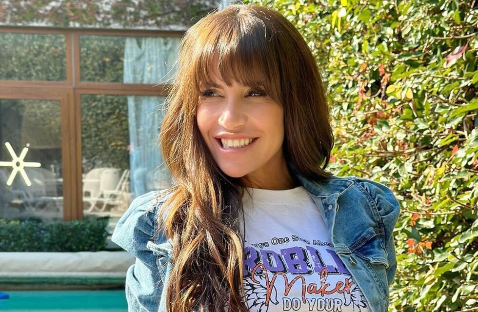 Flor Peña demostró ser la reina del brillo y cautivó con un outfit impactante