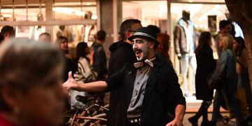 Los artistas de la ciudad hicieron su aporte entre las ferias, locales gastronómicos y shows en vivo.