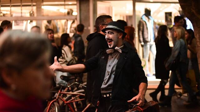 Los artistas de la ciudad hicieron su aporte entre las ferias, locales gastronómicos y shows en vivo.