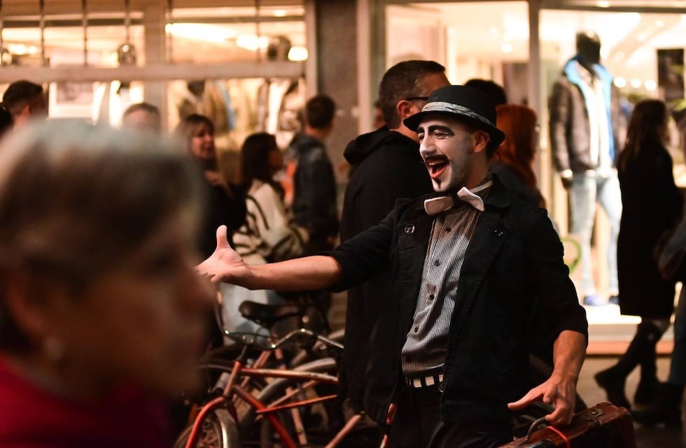 La Noche de las Peatonales de Rosario se sacó un diez en el centro