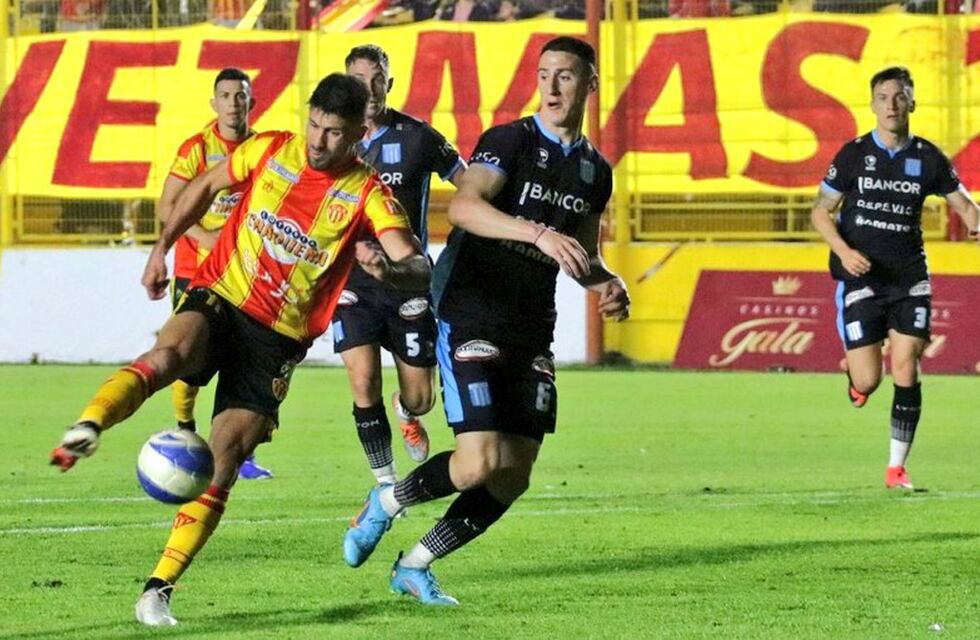 Racing perdió la punta ante un Sarmiento que terminó con 10