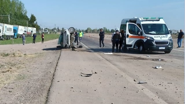Un nuevo vuelco en la Ruta 7 casi al ingreso de la ciudad de San Martín.