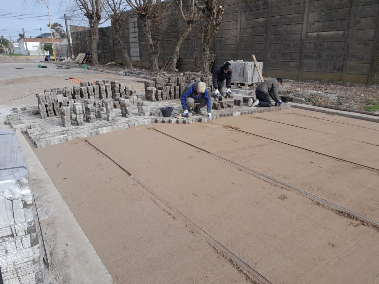 Continúan las tareas de mejora en calles y espacios públicos del distrito de Gonzales Chaves