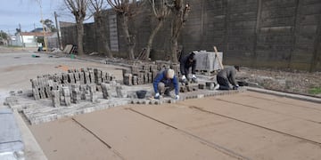 Continúan las tareas de mejora en calles y espacios públicos del distrito de Gonzales Chaves