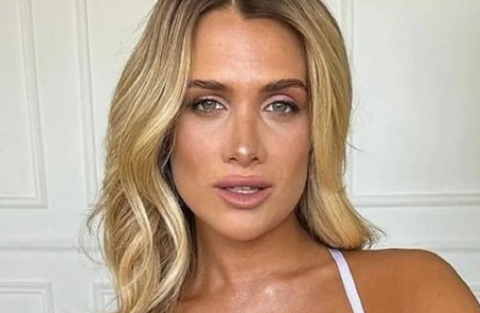 Cami Homs posó frente al espejo con un body cut out y se robó todos los suspiros de sus seguidores