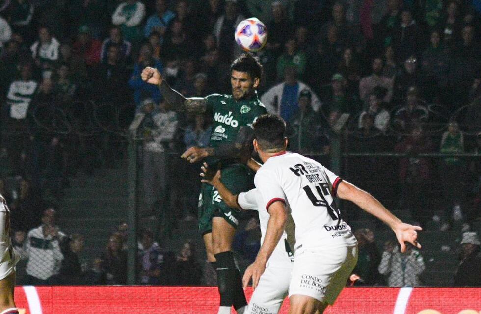 Newell’s y Sarmiento empataron en una noche aburrida y con demasiadas precauciones