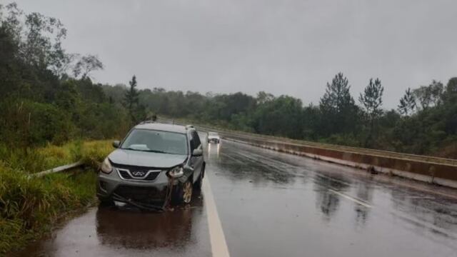 Aparatoso accidente automovilístico en Santa Ana dejó como saldo a una persona herida.