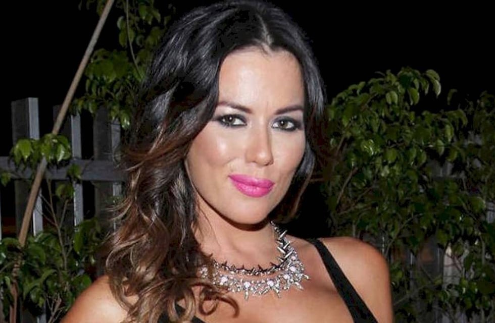 Top negro underboob y vientre al aire: Así es el “Karilook” de Karina Jelinek