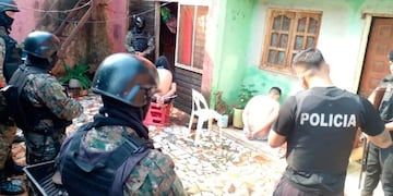 Presuntos “boqueteros” detenidos en Puerto Iguazú.