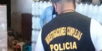 Allanamiento en un supermercado de Las Garcitas.