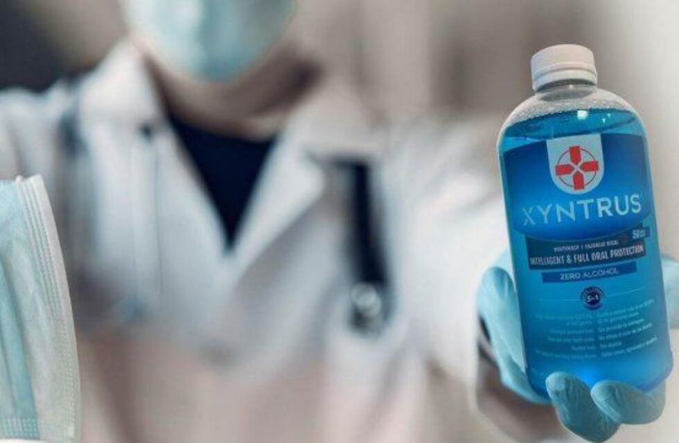 Un laboratorio de Santa Fe creó un enjuague bucal que previene el COVID-19
