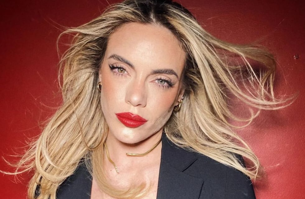 Emilia Attias dejó sin palabras a sus seguidores con un vestido en color rojo infartante