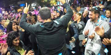 Emir Andraos y Martín Aveiro (de espalda) festejaron en Tunuyán. /Gentileza Prensa Tunuyán.