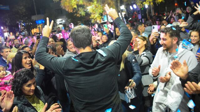 Emir Andraos y Martín Aveiro (de espalda) festejaron en Tunuyán. /Gentileza Prensa Tunuyán.