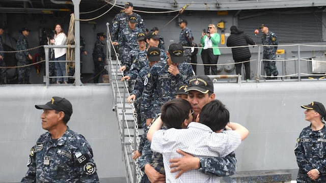 El destructor ARA “La Argentina” arribó a Puerto Belgrano