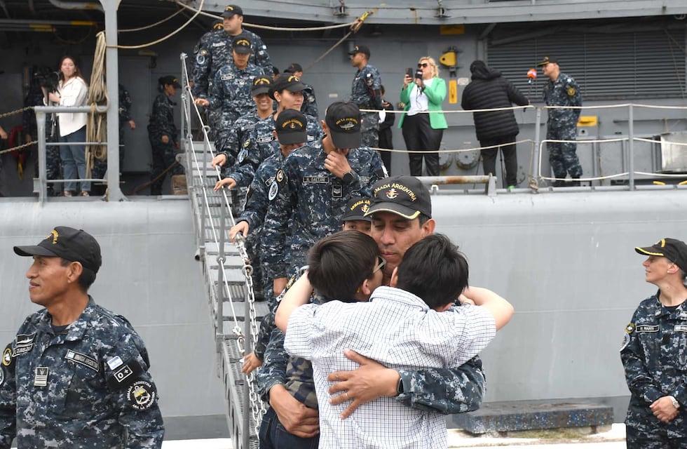El destructor ARA “La Argentina” arribó a Puerto Belgrano