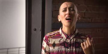 La cantante Evelina Sanzo grabó una versión del Himno Nacional.