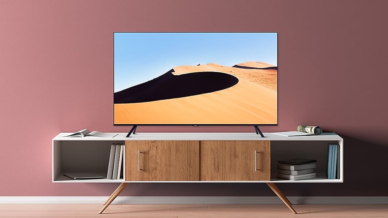 Incluso apagada, la TV inteligente sigue consumiendo electricidad por sus funciones de actualización y reposo.