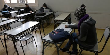 El notable frío de los últimos días dificulta las clases y más aún si no se tiene el suministro de gas.