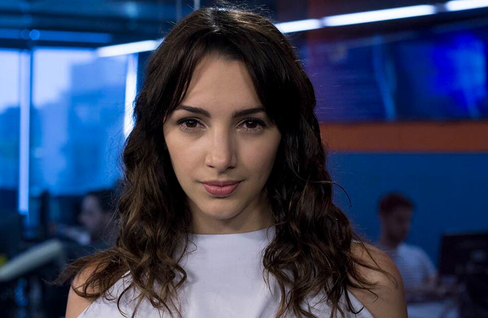 Tras su separación, Thelma Fardín publicó una foto tomando al sol en enteriza roja: “Hay objetos y personas que desaparecen de tu vista”