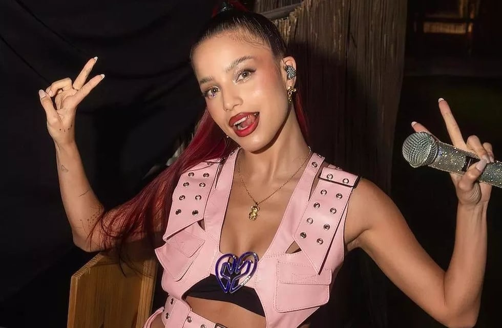 Locura por Emilia Mernes en un festival en Brasil