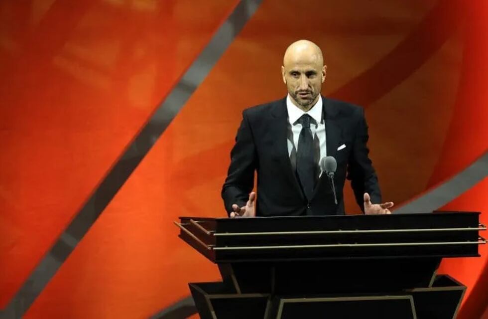 Manu Ginóbili, emocionado en el Salón de la Fama de la NBA, recordó a su padre: “Te extraño, viejito”