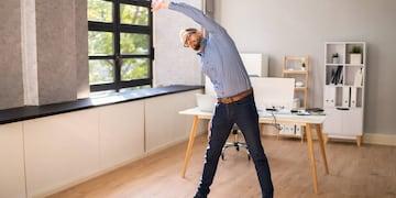La postura savasana en meditación es la aliada silenciosa contra el dolor de espalda y la fatiga diaria.