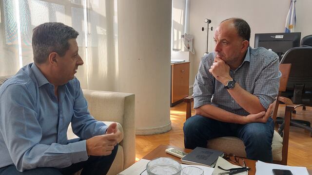 Pablo Garate y el Subsecretario Recursos Hídricos, Néstor Álvarez.