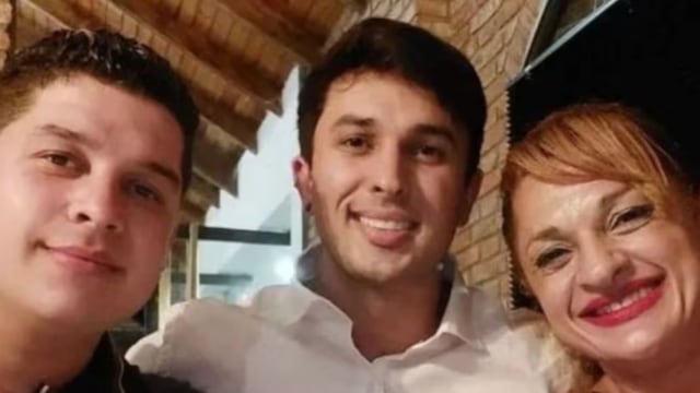 Locomotora Oliveras junto a sus hijos