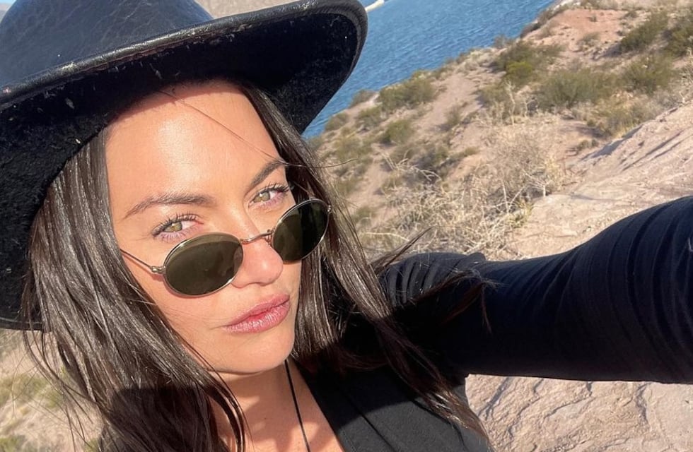 Sofía “Jujuy” Jiménez marcó tendencia con un original vestido de aberturas y sin ropa interior