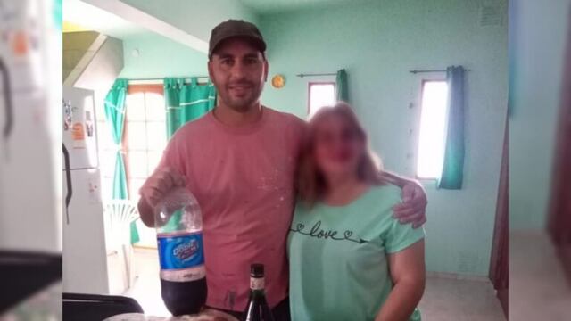 Gustavo Ortiz junto a su madre biológica.