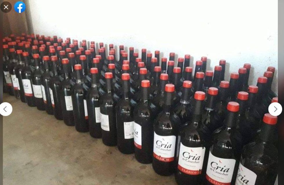 Vendían en redes el vino que sacaron del camión accidentado en Córdoba