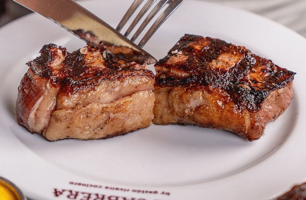 Cuánto cuesta un menú completo en parrilla La Cabrera en septiembre 2025