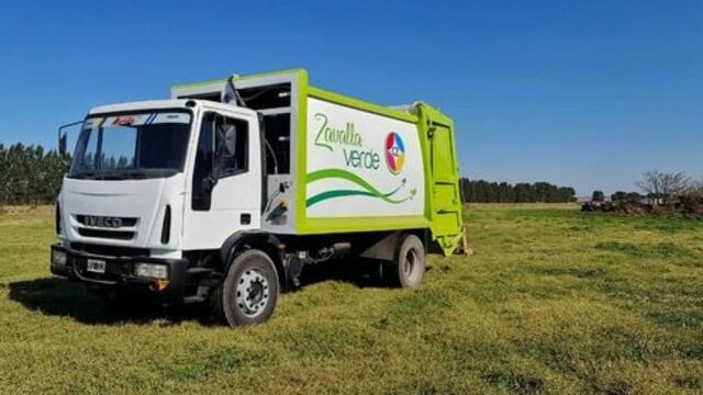 Zavalla recibió un nuevo camión para la recolección de basura domiciliaria (Facebook Comuna de Zavalla)