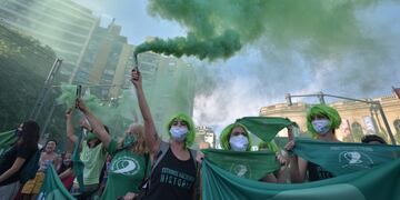 Un centenar de manifestantes se reunieron en las calles del centro de Córdoba para pedir por la legalización del aborto