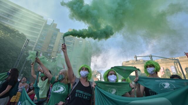 Un centenar de manifestantes se reunieron en las calles del centro de Córdoba para pedir por la legalización del aborto
