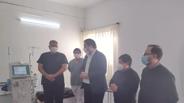 Puesta en funcionamiento de las maquinas de diálisis en Alem.