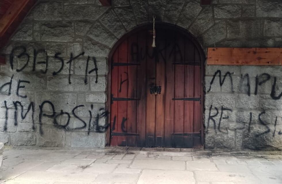 Ataque mapuche en Villa La Angostura: habrían intentado incendiar una parroquia