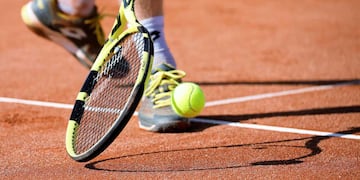 Insólita escena en un torneo ATP: un tenista argentino se cortó el pelo durante el partido.