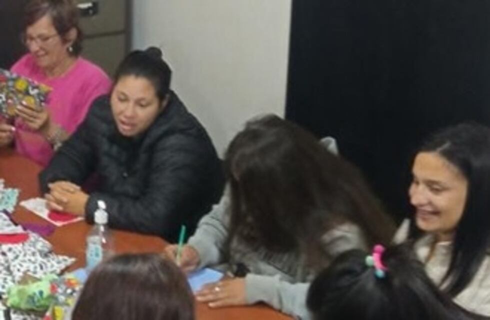 Brindan talleres para pacientes y familiares de Centro de Contención de Adicciones