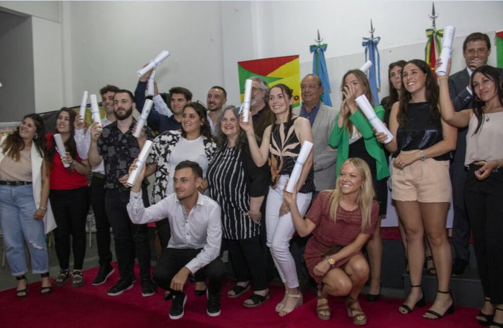 Acto de Colación de Grado y Entrega de Diplomas en el Centro Regional de Estudios Superiores de Tres Arroyos