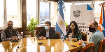 Se anunciaron las ciudades seleccionadas para emplazar los establecimientos portuarios que permitirán concretar la unión por aguas argentinas de ambas provincias.