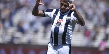 Esquivel celebra su gol para el 1-0 de Talleres sobre Gimnasia de La Plata, en el Kempes. (Ramiro Pereyra / La Voz)