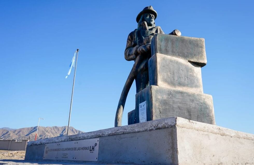 Restauran y reinauguran el Monumento al Bombero Voluntario Argentino