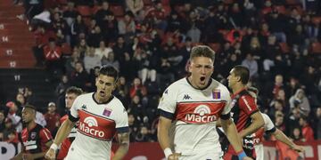 Mateo Retegui alcanzó los 15 tantos con su doblete ante Newell´s.