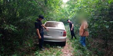 Ataque al periodista en El Soberbio: hallaron un automóvil abandonado con un machete ensangrentado dentro.