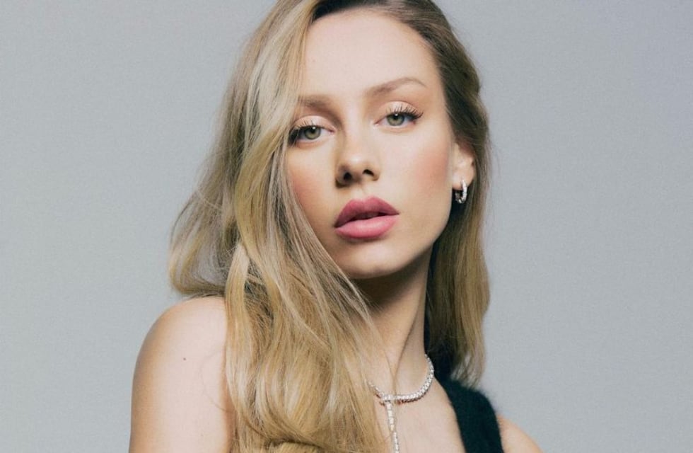 Ester Expósito se fotografió acostada en microbikini e infartó a todos en Instagram