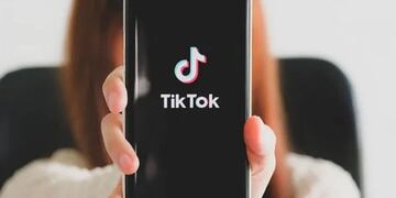 El reto de TikTok en el que una chica le prendió fuego en el cabello a su amiga por error. | Imagen de referencia.