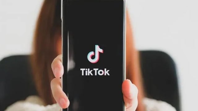 El reto de TikTok en el que una chica le prendió fuego en el cabello a su amiga por error. | Imagen de referencia.